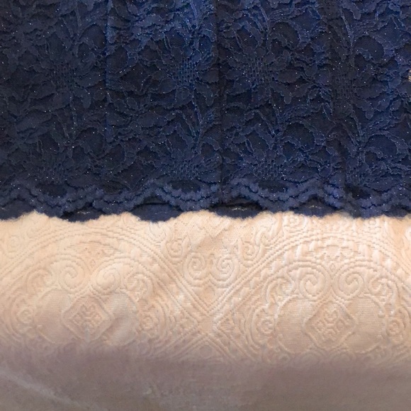 Cachet Women’s navy occasion dress. Scallop hem below knee. Fitted. Size 8 - Picture 4 of 5